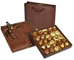Продуктови Категории Шоколади Bolci Шоколадови бонбони асорти в кутия от естествена кожа 330 гр